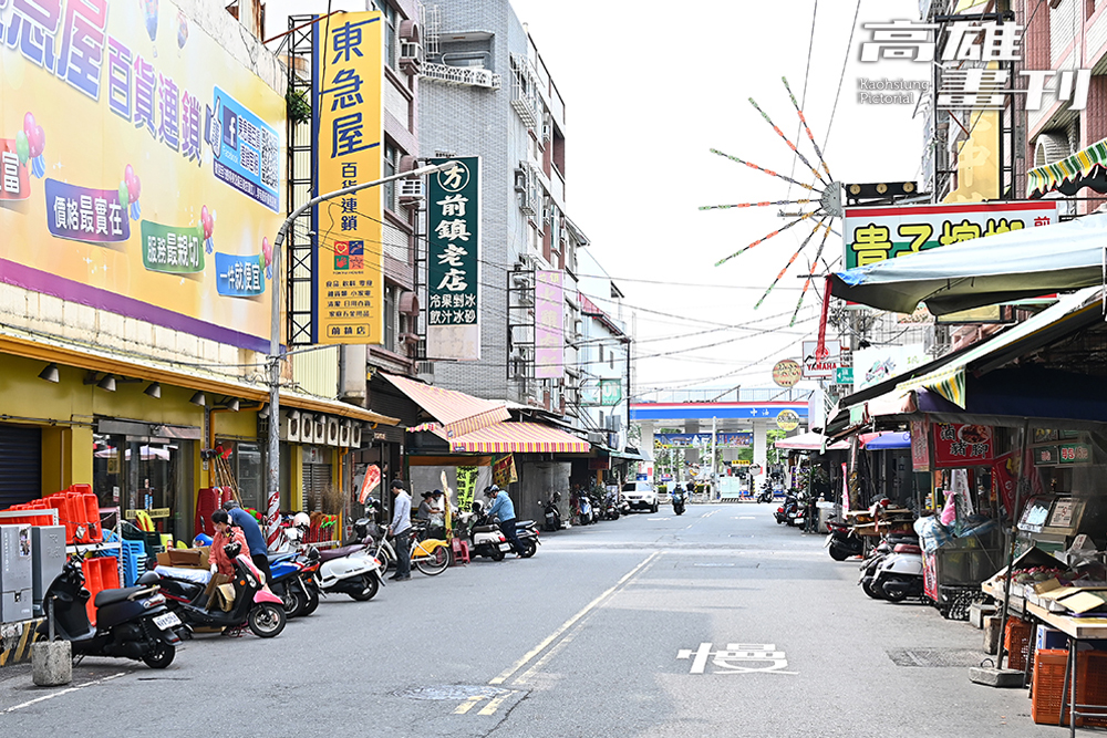 當時女工們最愛來鎮華街購物，附近有西裝店、鐘錶行、金飾店、百貨行和電影院。(攝影/Carter)