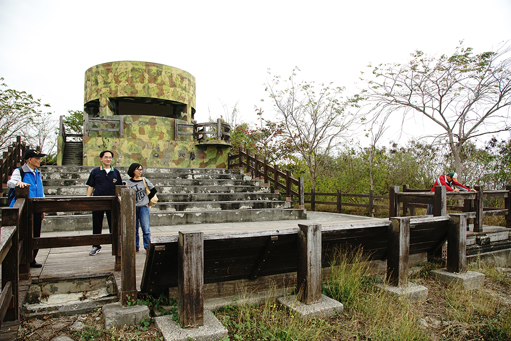 漯底山總共有四座砲陣地，砲口對準方向不同，包括左營軍港、臺灣海峽、茄萣海域。（攝影／曾信耀）