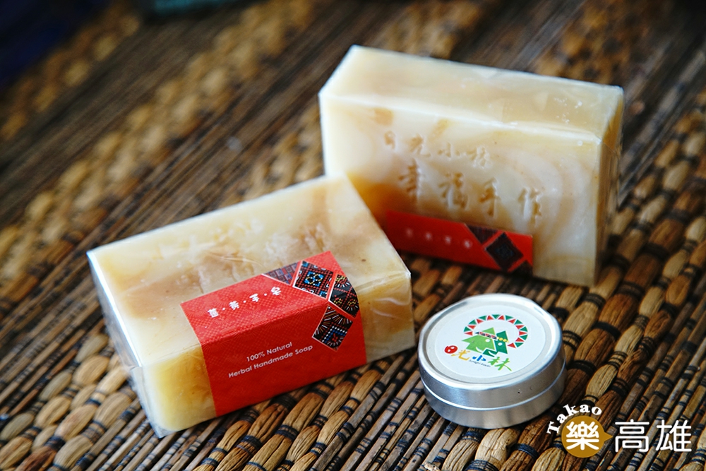 薑黃手工皂、薑黃粉天然好物。(攝影/曾信耀) 薑黃手工皂、薑黃粉天然好物。(攝影/曾信耀)