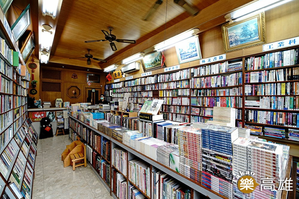 乾淨整齊是復興二手書店給人的第一印象。（攝影／曾信耀）