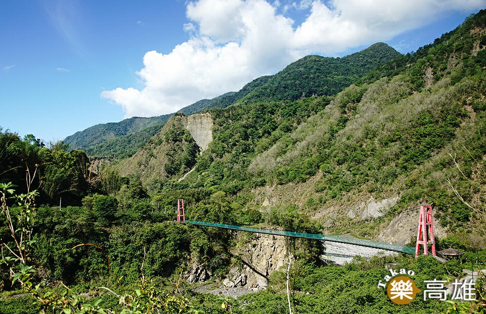 馬舒霍爾吊橋、梅山吊橋橫亙在叢山峻嶺間，通往部落的秘境。（攝影/曾信耀）
