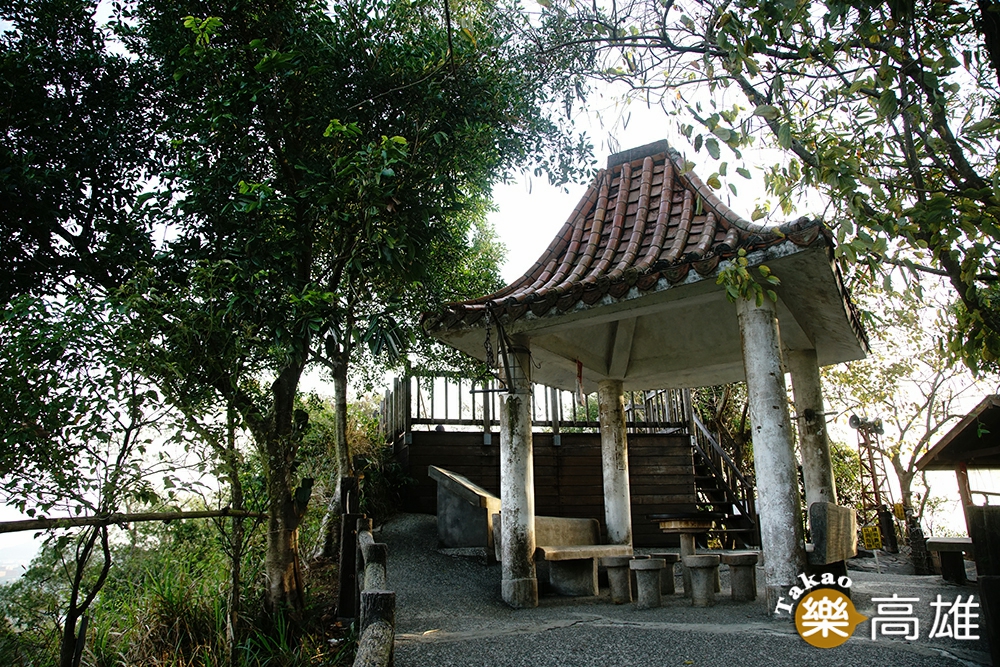 觀音山標高177公尺,三角點上還有設置一座涼亭。(攝影/曾信耀) 觀音山標高177公尺,三角點上還有設置一座涼亭。(攝影/曾信耀)