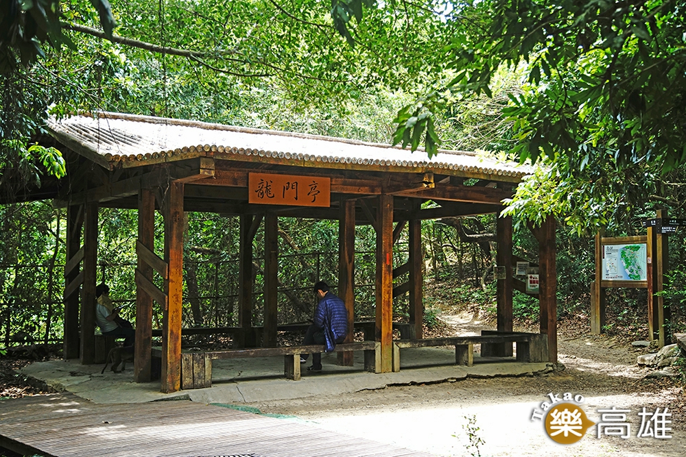 北壽山登山步道沿線設置多座涼亭,隨時都能停下來休憩片刻。(攝影/曾信耀) 北壽山登山步道沿線設置多座涼亭,隨時都能停下來休憩片刻。(攝影/曾信耀)