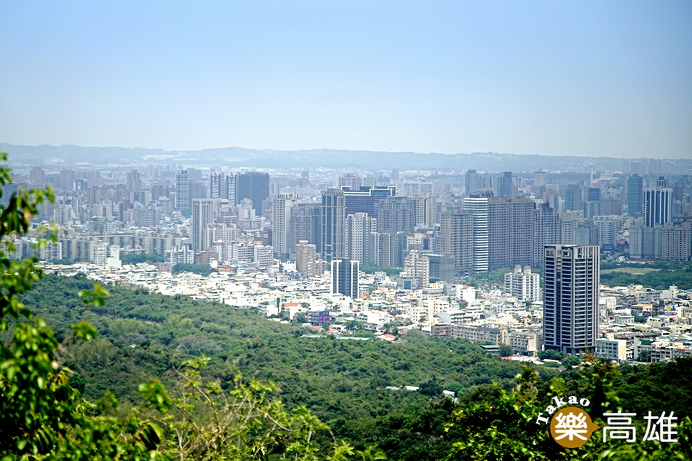 鳥瞰高雄平台,市景風光盡收眼底。(攝影/曾信耀) 鳥瞰高雄平台,市景風光盡收眼底。(攝影/曾信耀)