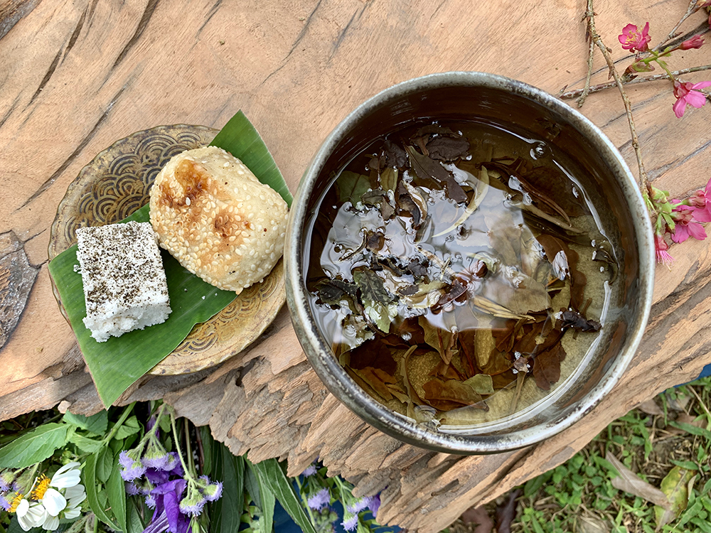搭配自製茶點,單碗奉茶,讓遊客感受截然不同的茶湯體驗。(照片提供/荔寶文創) 搭配自製茶點,單碗奉茶,讓遊客感受截然不同的茶湯體驗。(照片提供/荔寶文創)