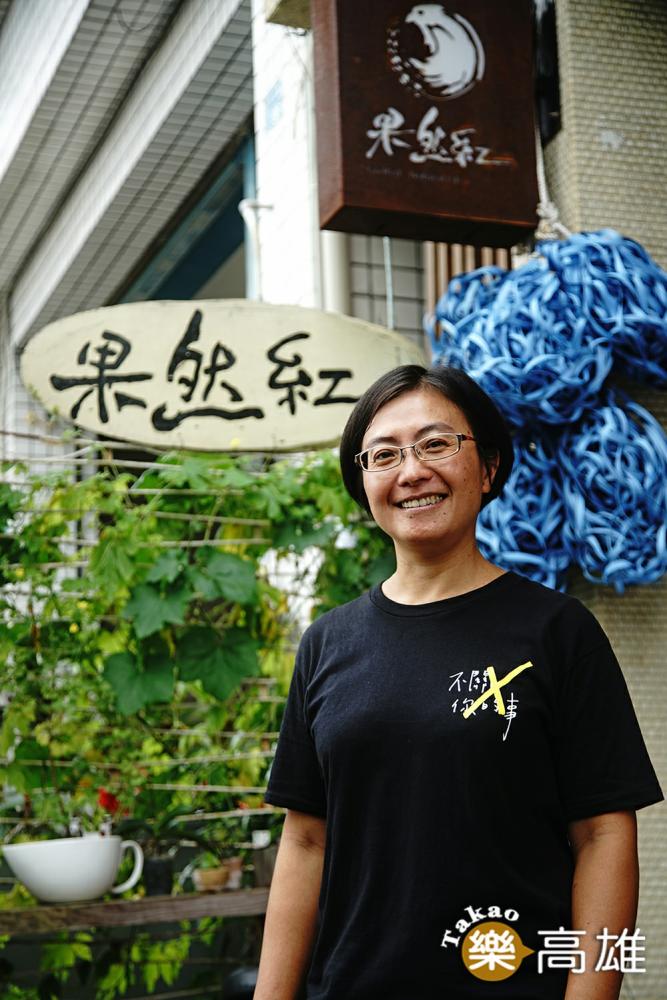 蔡佳蓉與先生羅元鴻回到美濃，一邊種田，一邊藝術創作。（攝影/曾信耀）