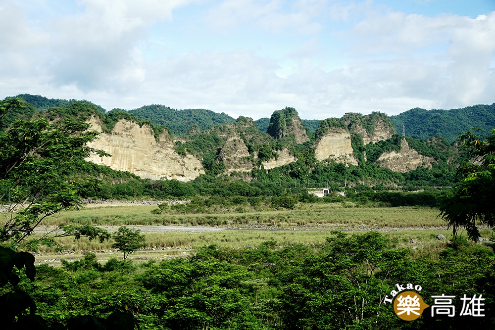 開車沿台27甲線而行,可以從荖濃溪對岸觀賞十八漢羅山。(攝影/曾信耀) 開車沿台27甲線而行,可以從荖濃溪對岸觀賞十八漢羅山。(攝影/曾信耀)