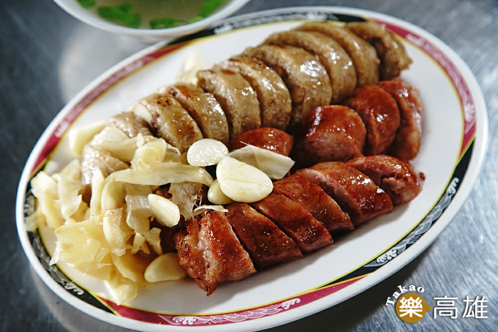 章記黑豬肉香腸在六龜頗有人氣。(攝影/曾信耀) 章記黑豬肉香腸在六龜頗有人氣。(攝影/曾信耀)