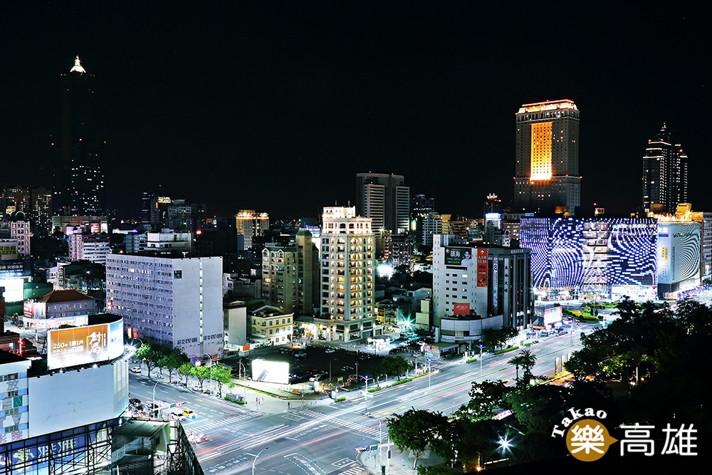 Pier No. 1酒吧位於頂樓視野遼闊，成為近年來眺望城市夜景的絕佳地點。（攝影/Carter）