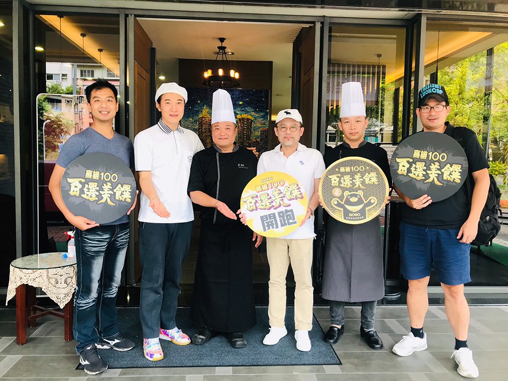 評審們的美食評選馬拉松行程滿滿。(圖片提供/高雄市政府觀光局) 評審們的美食評選馬拉松行程滿滿。(圖片提供/高雄市政府觀光局)