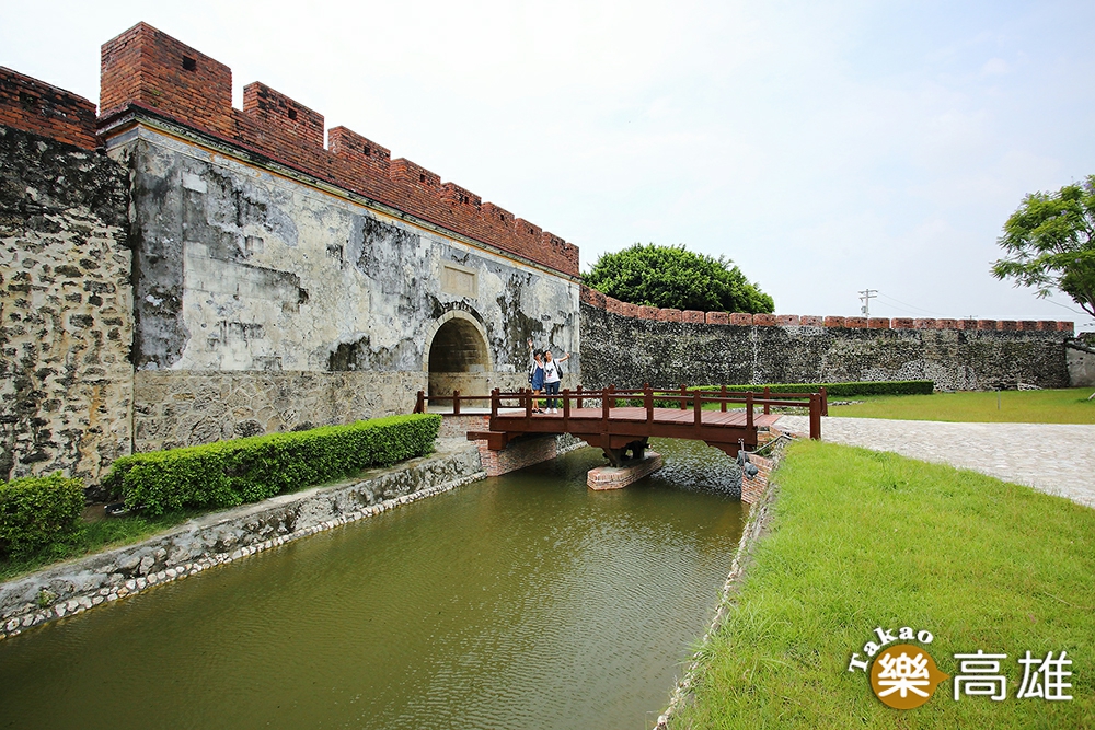 東門護城河經這次通水工程後,預告著重現舊城風貌不遠矣。(攝影/Carter) 東門護城河經這次通水工程後,預告著重現舊城風貌不遠矣。(攝影/Carter)