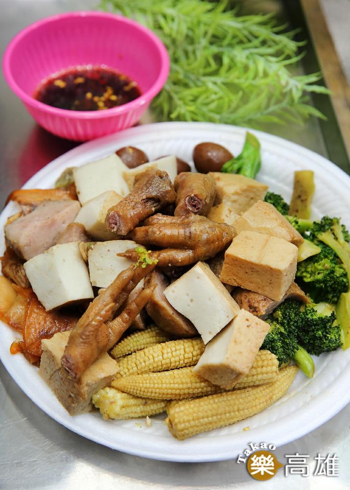 滷味每天新鮮製作，賣完就收工。（攝影/Carter）