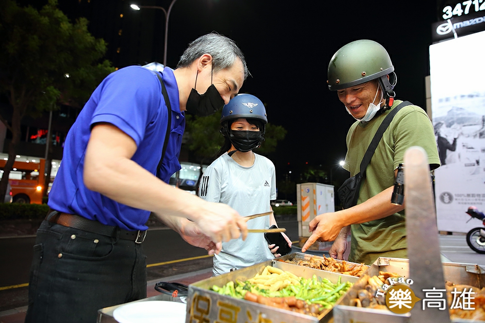 豬耳朵、滷豬腦是招牌；辣椒醬、醬油更是私藏一絕，連醬料都手工製作，讓客人不只愛滷味也愛醬料。（攝影/Carter）