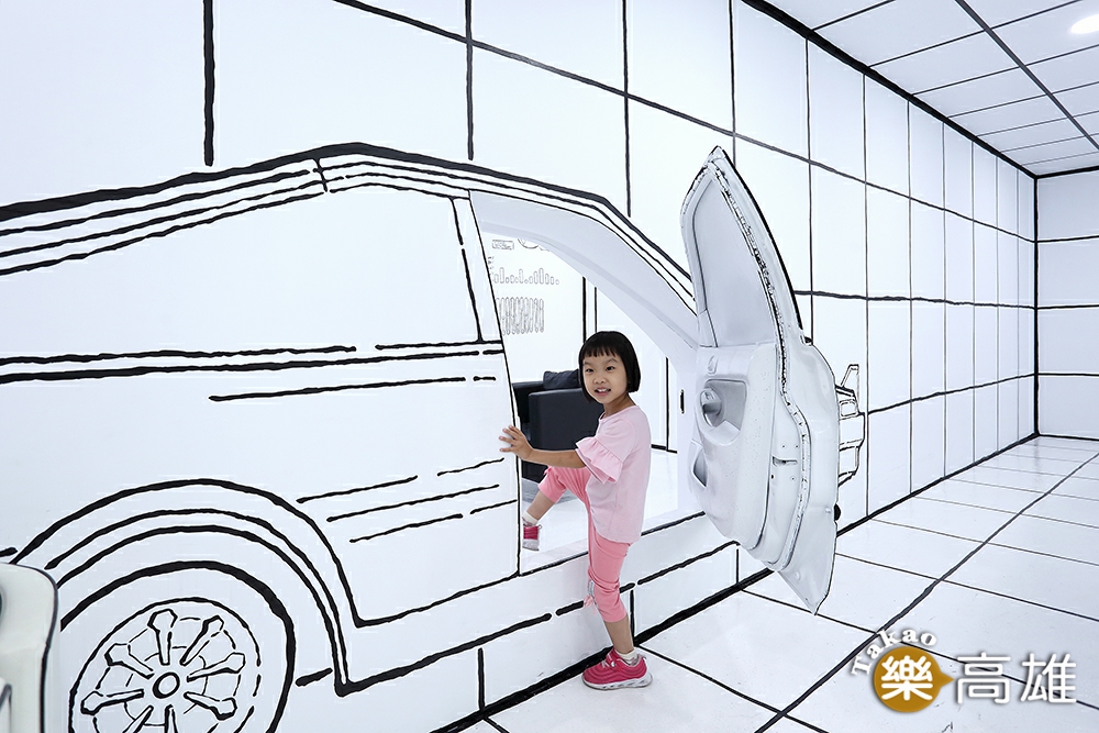2D Café的風格以賽車為主題,店內共有三大空間,一層層的感覺像拆禮物。(攝影/Carter) 2D Café的風格以賽車為主題,店內共有三大空間,一層層的感覺像拆禮物。(攝影/Carter)