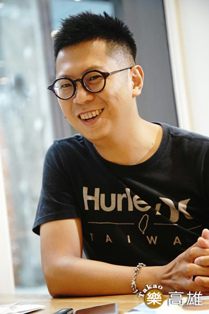 金工二代洪明雄將傳統工藝推向新舞台。(攝影/曾信耀) 金工二代洪明雄將傳統工藝推向新舞台。(攝影/曾信耀)