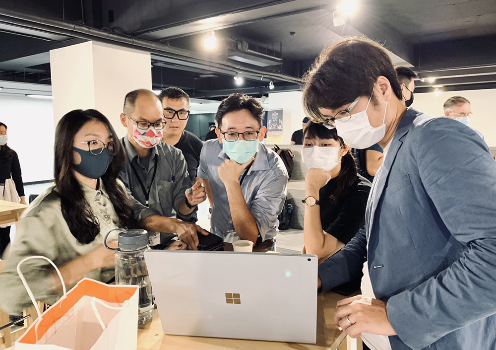 國際投資人與新創夥伴在DAKUO數創中心交流互動。(圖片提供/高雄市政府經濟發展局) 國際投資人與新創夥伴在DAKUO數創中心交流互動。(圖片提供/高雄市政府經濟發展局)