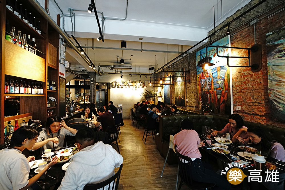 挑食餐酒館氣氛優雅,令人享受回到家的隨性輕鬆。 (攝影/曾信耀) 挑食餐酒館氣氛優雅,令人享受回到家的隨性輕鬆。 (攝影/曾信耀)