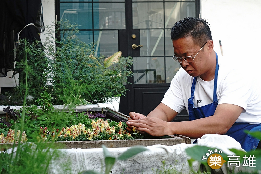 挑食餐酒館屋頂天台香草園,是蔡易達和伙伴們的秘密基地。(攝影/曾信耀) 挑食餐酒館屋頂天台香草園,是蔡易達和伙伴們的秘密基地。(攝影/曾信耀)