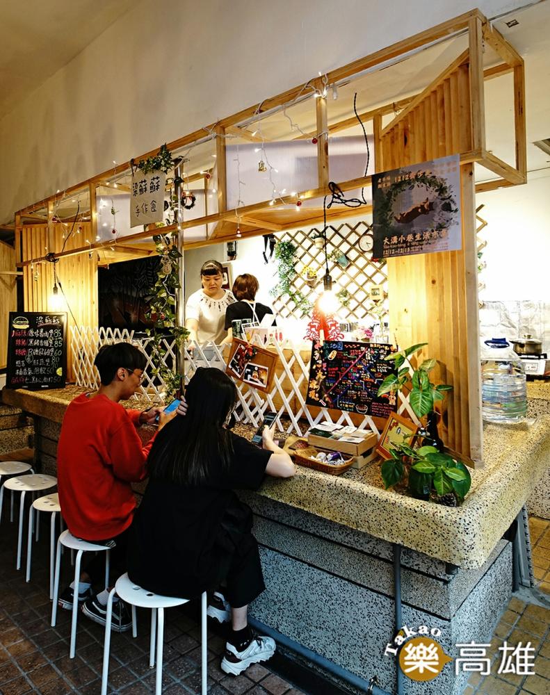 梁蘇蘇手作食座落鹽埕第一公有市場內，是今年「埕市再生–青銀共市」進駐計畫的新攤位。（攝影/曾信耀）