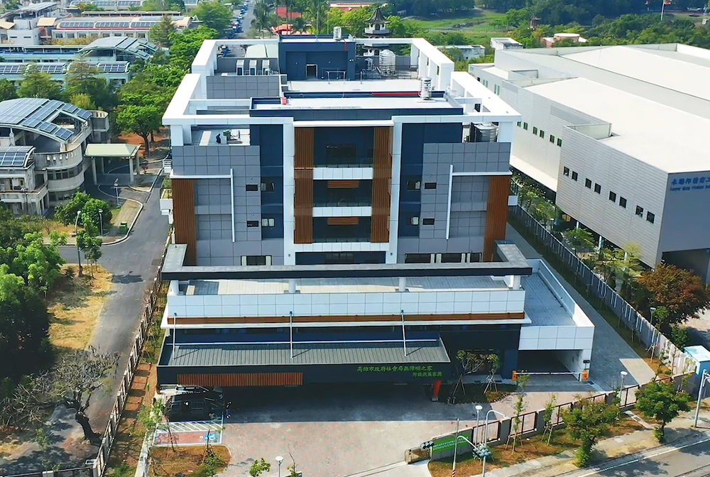 燕巢家園整體規劃以「家」為概念出發,兼以智慧建築與綠建築設計,提供家民們人性化的優質居住環境。(圖片提供/無障礙之家附設燕巢家園) 燕巢家園整體規劃以「家」為概念出發,兼以智慧建築與綠建築設計,提供家民們人性化的優質居住環境。(圖片提供/無障礙之家附設燕巢家園)