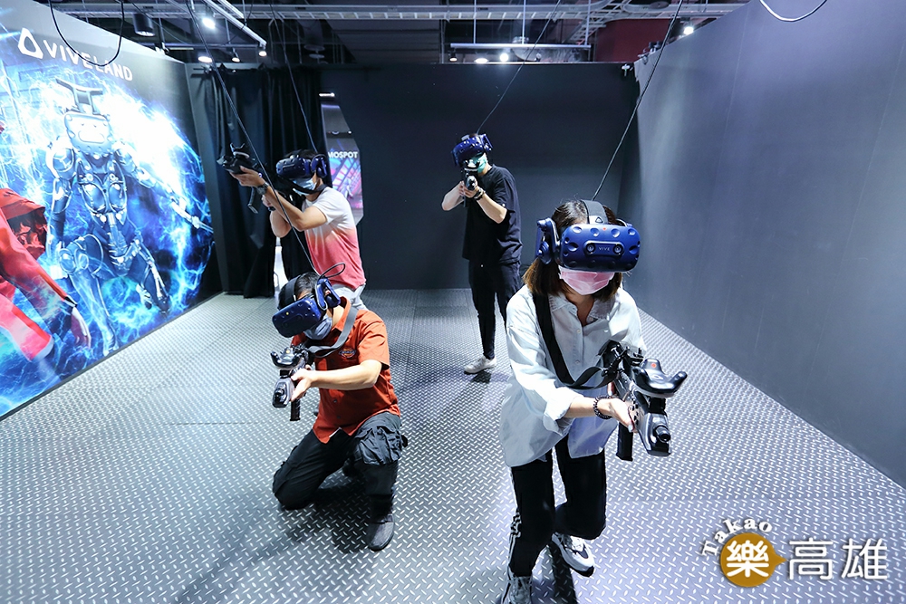 提供民眾體驗的無線VR多人連線遊戲，在HTC 5G專網環境下，透過搭配邊緣運算與串流技術, 實現去主機以及不受拘束的體驗。（攝影/Carter）