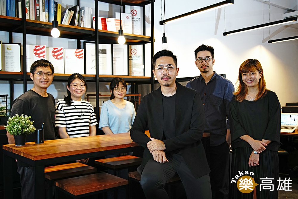 由王斌鶴領軍跨領域的創夏團隊,從產品設計、包裝設計到室內設計,獲獎無數。(攝影/曾信耀) 由王斌鶴領軍跨領域的創夏團隊,從產品設計、包裝設計到室內設計,獲獎無數。(攝影/曾信耀)