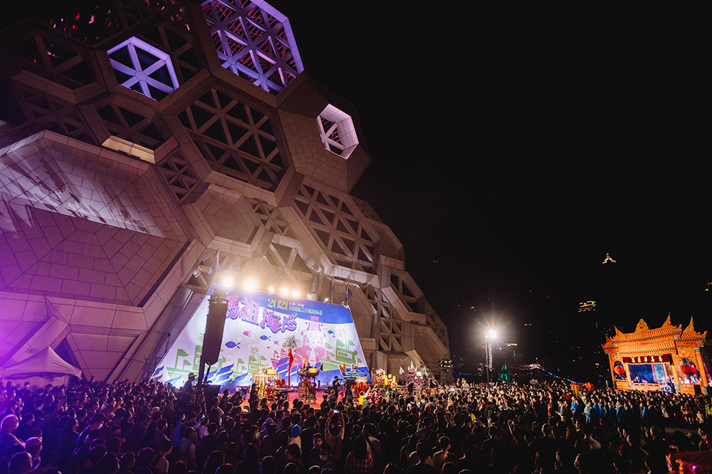 林園媽祖首次進駐高雄流行音樂中心。(攝影/Kito) 林園媽祖首次進駐高雄流行音樂中心。(攝影/Kito)