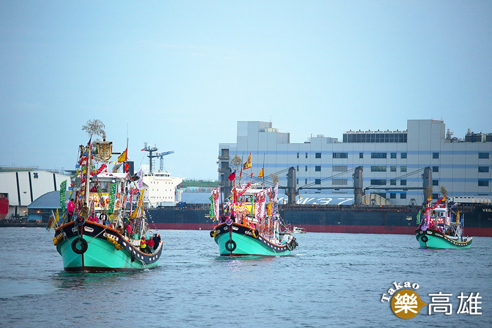 海巡船隊陣容浩浩蕩蕩駛進高雄港。(攝影/楊為仁) 海巡船隊陣容浩浩蕩蕩駛進高雄港。(攝影/楊為仁)