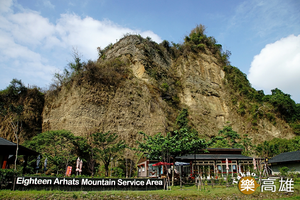 險峻奇特的禿山峰峰相連，每個山峰姿態各異，令人聯想到架式十足的十八羅漢，在六龜當地有著「小桂林」的美譽。(圖片提供/MOOK)