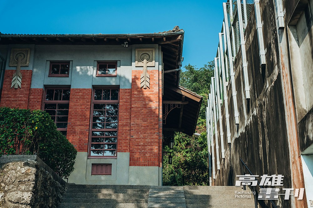 漫步鼓山街區,走訪日治古蹟武德殿,感受清幽雅致的悠閒氛圍。(圖片提供/MOOK) 漫步鼓山街區,走訪日治古蹟武德殿,感受清幽雅致的悠閒氛圍。(圖片提供/MOOK)