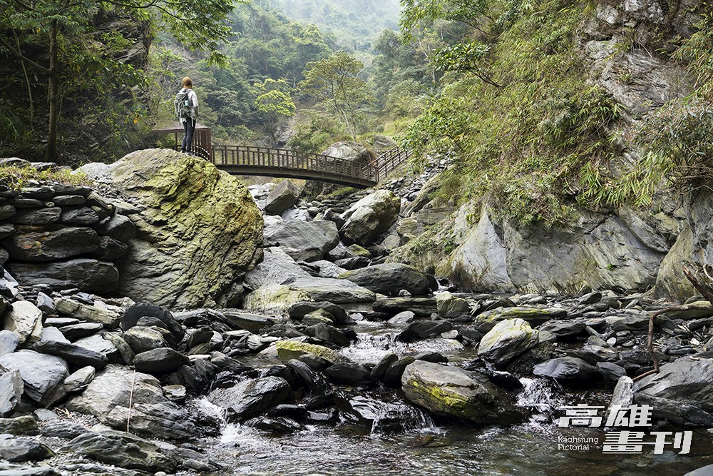 莫拉克風災大幅改變溪流地景,現在沿著扇平溪的園區步道皆為風災後所重建。(攝影/Cindy Lee) 莫拉克風災大幅改變溪流地景,現在沿著扇平溪的園區步道皆為風災後所重建。(攝影/Cindy Lee)