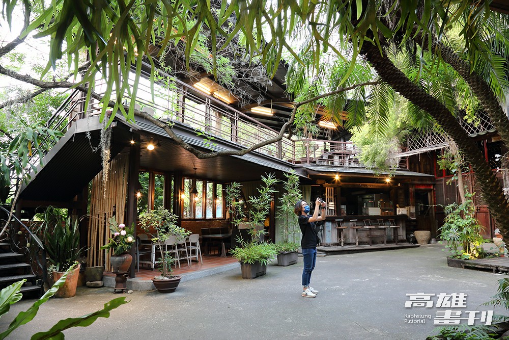 被植栽包圍,猶如古裝場景的中式典雅茶空間。(攝影/Carter) 被植栽包圍,猶如古裝場景的中式典雅茶空間。(攝影/Carter)