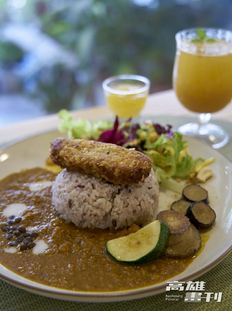 主廚喬勳擅長以辛香料調味,「香料花園咖喱飯」風味濃郁,溫和不辛辣。(攝影/Cindy Lee) 主廚喬勳擅長以辛香料調味,「香料花園咖喱飯」風味濃郁,溫和不辛辣。(攝影/Cindy Lee)