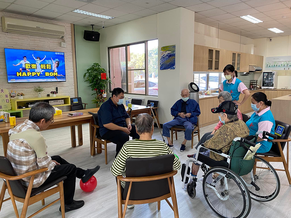 喘息服務在專業協助下,往往能讓照顧者與被照顧者獲得安心、滿意的回饋。(圖片提供/高市府衛生局長期照護中心) 喘息服務在專業協助下,往往能讓照顧者與被照顧者獲得安心、滿意的回饋。(圖片提供/高市府衛生局長期照護中心)