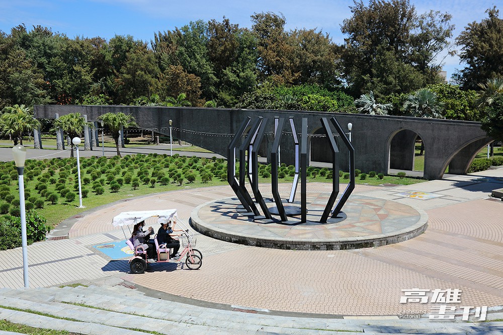 迎接遊客,市府積極整建旗津觀光硬體設施,提升旅遊環境品質。(攝影/Carter) 迎接遊客,市府積極整建旗津觀光硬體設施,提升旅遊環境品質。(攝影/Carter)