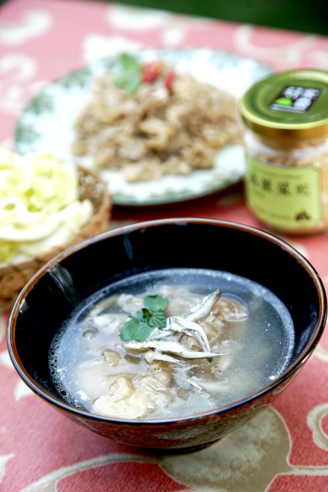 高麗菜乾煮湯,微酸帶脆的滋味很開胃。(攝影/曾信耀) 高麗菜乾煮湯,微酸帶脆的滋味很開胃。(攝影/曾信耀)