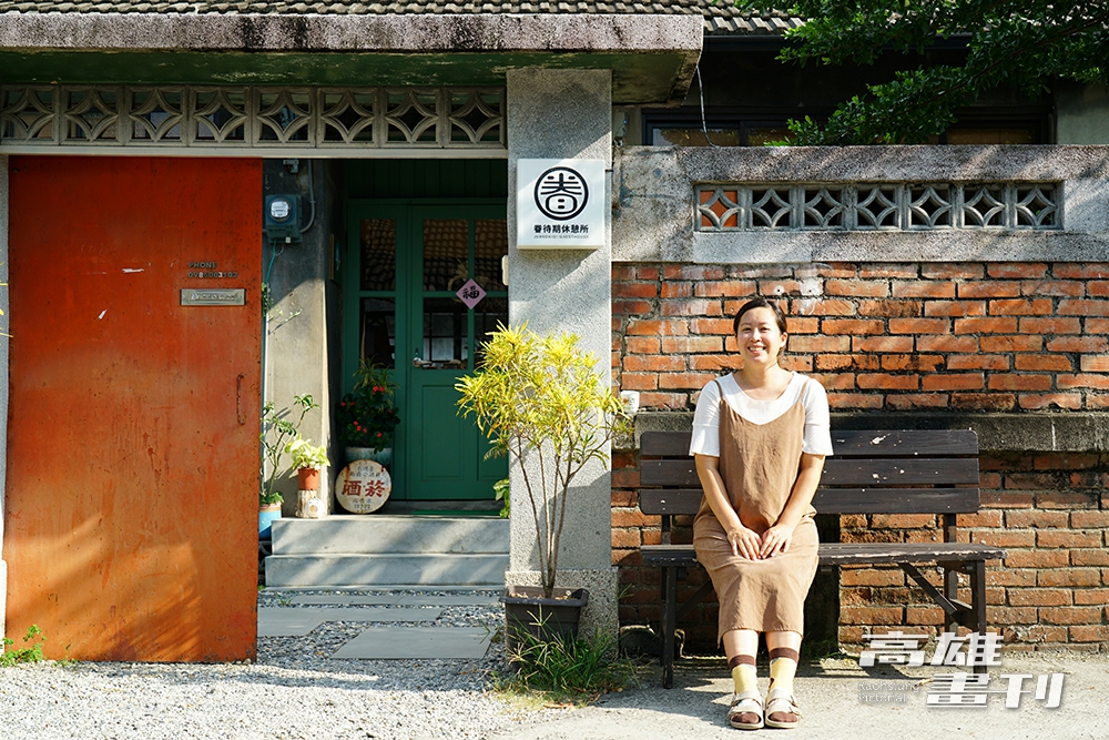 老房子曾經交疊不同年代的回憶與生命經驗,身為黃埔新村新住民,樂樂也成為延續眷村歷史的一員。(攝影/Cindy Lee) 老房子曾經交疊不同年代的回憶與生命經驗,身為黃埔新村新住民,樂樂也成為延續眷村歷史的一員。(攝影/Cindy Lee)