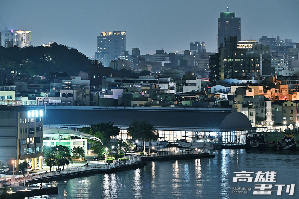 鼓山魚市場歡迎民眾來看海購物,享用海景美食。(攝影/Carter) 鼓山魚市場歡迎民眾來看海購物,享用海景美食。(攝影/Carter)