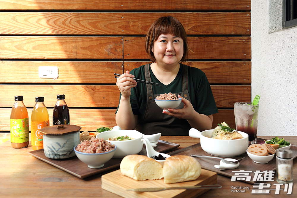 主理人梁馨予希望「馨窩良行Homelanie」如同一個綠色飲食平臺，將各地友善土地的小農推薦給用餐者。(攝影/Carter)