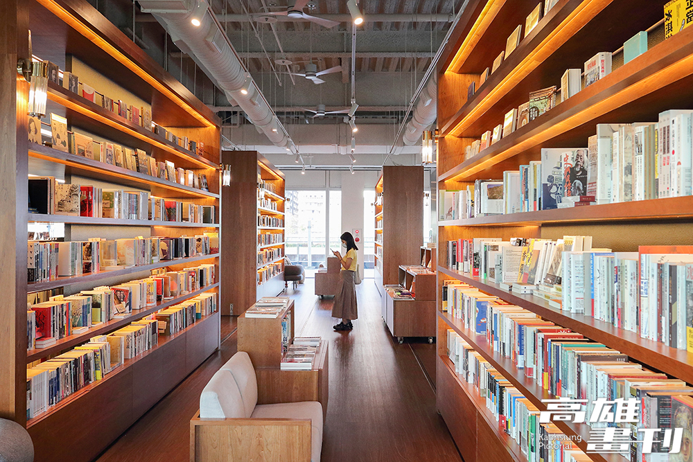 高雄市立圖書館與承億酒店共同打造全新閱讀環境。(攝影/Carter) 高雄市立圖書館與承億酒店共同打造全新閱讀環境。(攝影/Carter)