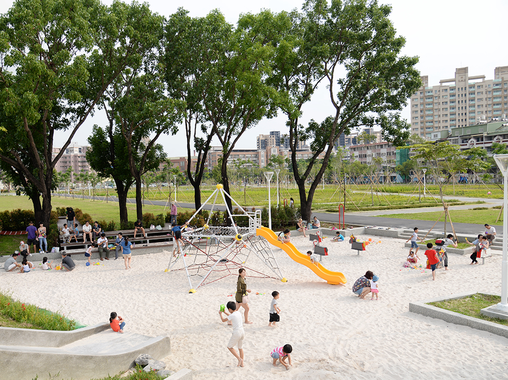 小港森林公園綠地的兒童遊戲場。 小港森林公園綠地的兒童遊戲場。