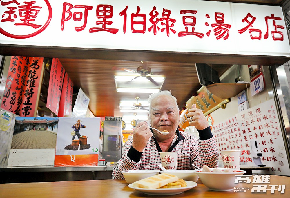 老闆鍾文科認為好吃沒有秘訣，堅持每天「現煮現賣」，一賣就賣了近50年。(攝影/Carter)