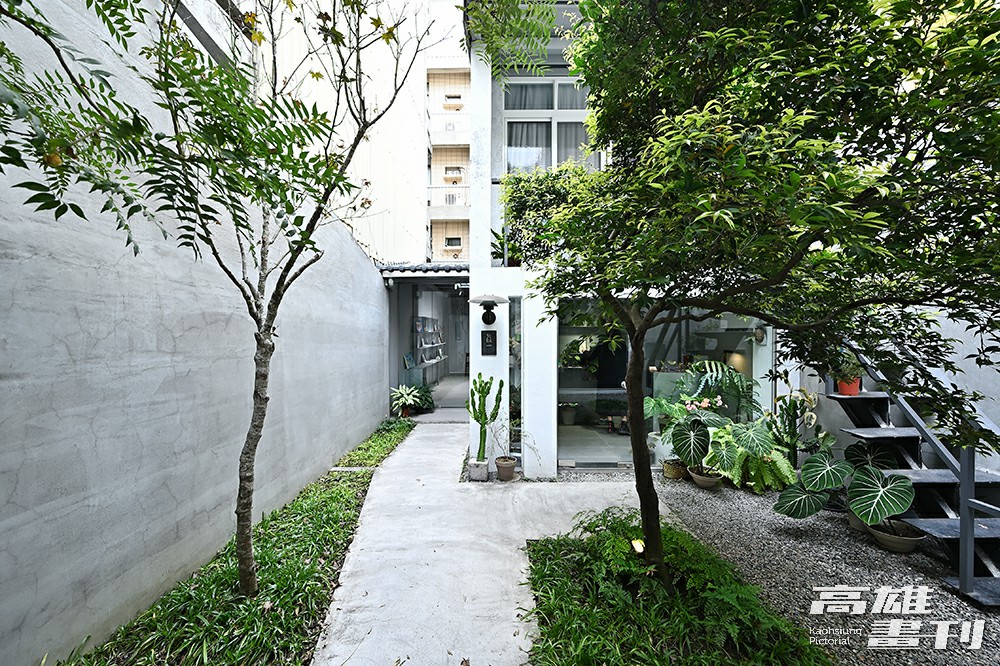 穿越「屋物清酒」的空間才能找到「苜一植栽」，恬淡靜謐，有種陶淵明「結廬在人境，而無車馬喧」的城市秘境感。(攝影/Carter)