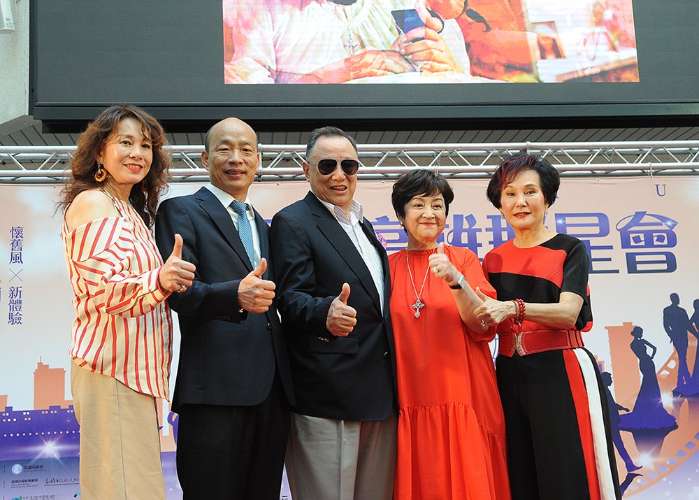 韓市長與三位亞洲影展影后—甄珍、胡錦、周丹薇及亞洲影展影帝江彬同框合影。 韓市長與三位亞洲影展影后—甄珍、胡錦、周丹薇及亞洲影展影帝江彬同框合影。