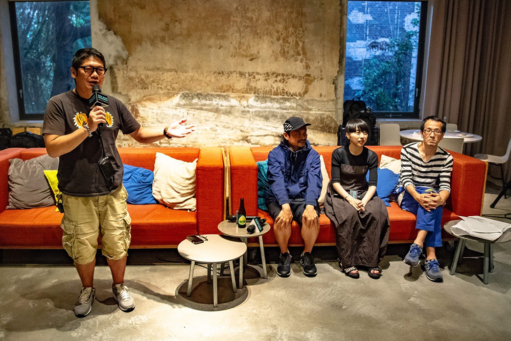 丁度嵐說:「臺灣沒有地方教作演唱會,入行都是一個帶一個,有的從工讀生開始,也有從周邊認識的人介紹後,踏入演唱會製作這一行。」(圖片提供/丁度嵐) 丁度嵐說:「臺灣沒有地方教作演唱會,入行都是一個帶一個,有的從工讀生開始,也有從周邊認識的人介紹後,踏入演唱會製作這一行。」(圖片提供/丁度嵐)