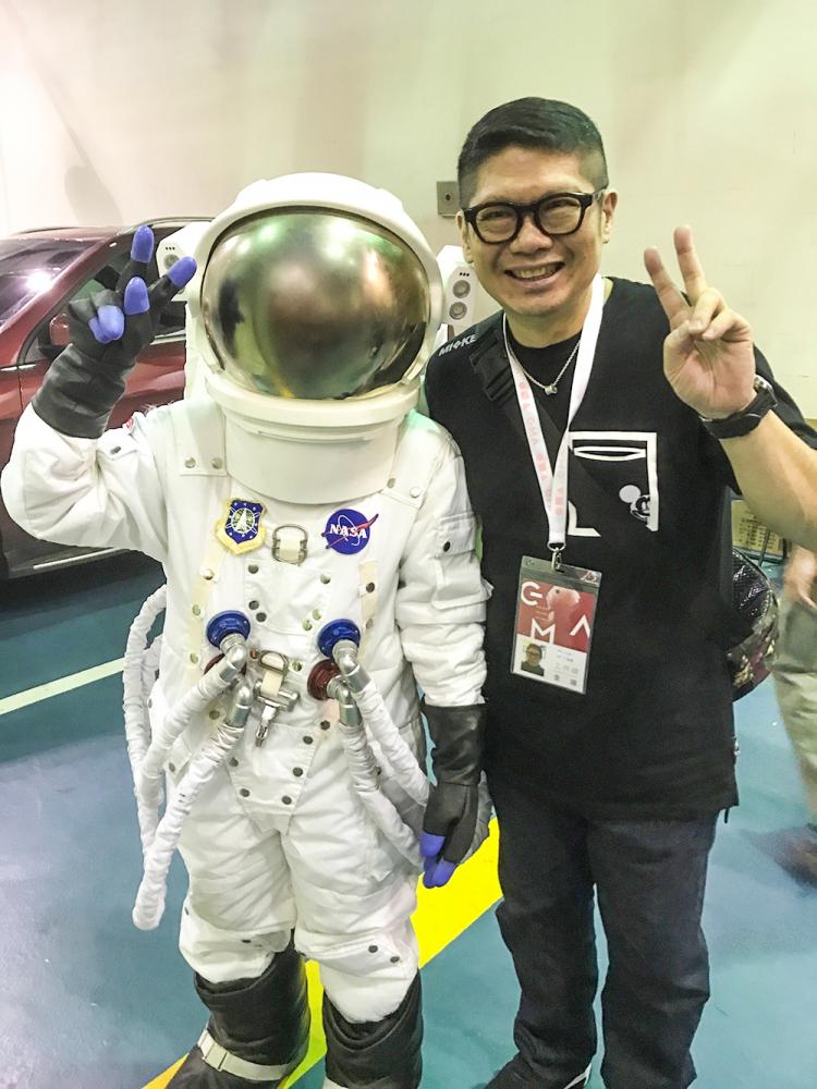 從五月天在高雄舉辦跨年演唱會,到現在接任高雄流行音樂中心副執行長,丁度嵐與高雄有深厚淵源,他也預告從今年開始高雄將會有更多知名藝人來舉辦演唱會。(圖片提供/丁度嵐) 從五月天在高雄舉辦跨年演唱會,到現在接任高雄流行音樂中心副執行長,丁度嵐與高雄有深厚淵源,他也預告從今年開始高雄將會有更多知名藝人來舉辦演唱會。(圖片提供/丁度嵐)