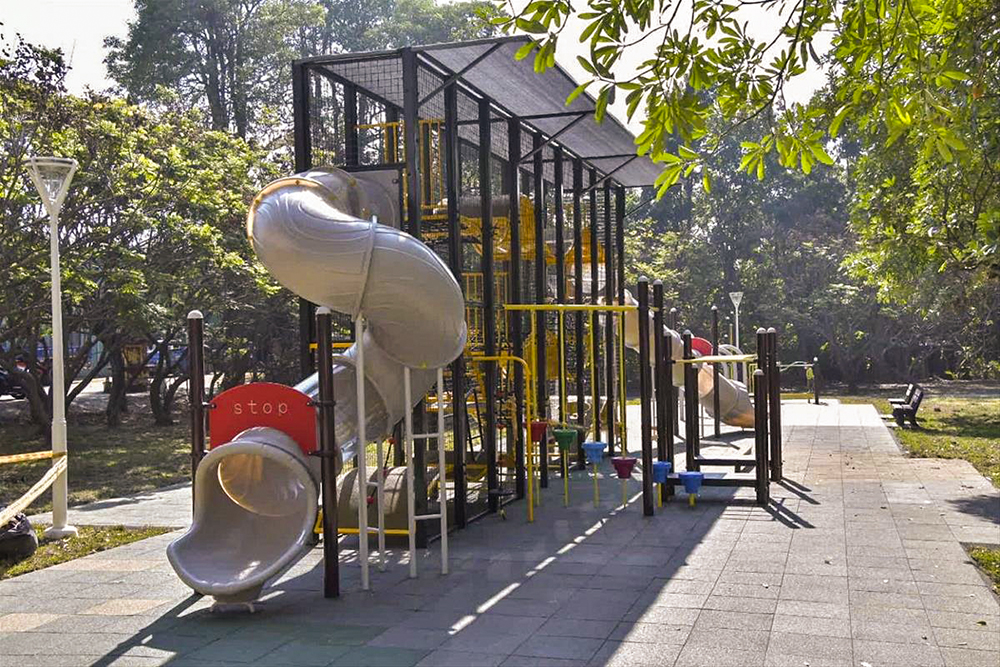 燕巢區南燕公園以泥火山意象打造宛如立體城堡的遊樂設施。(圖片提供/高市府工務局養工處)